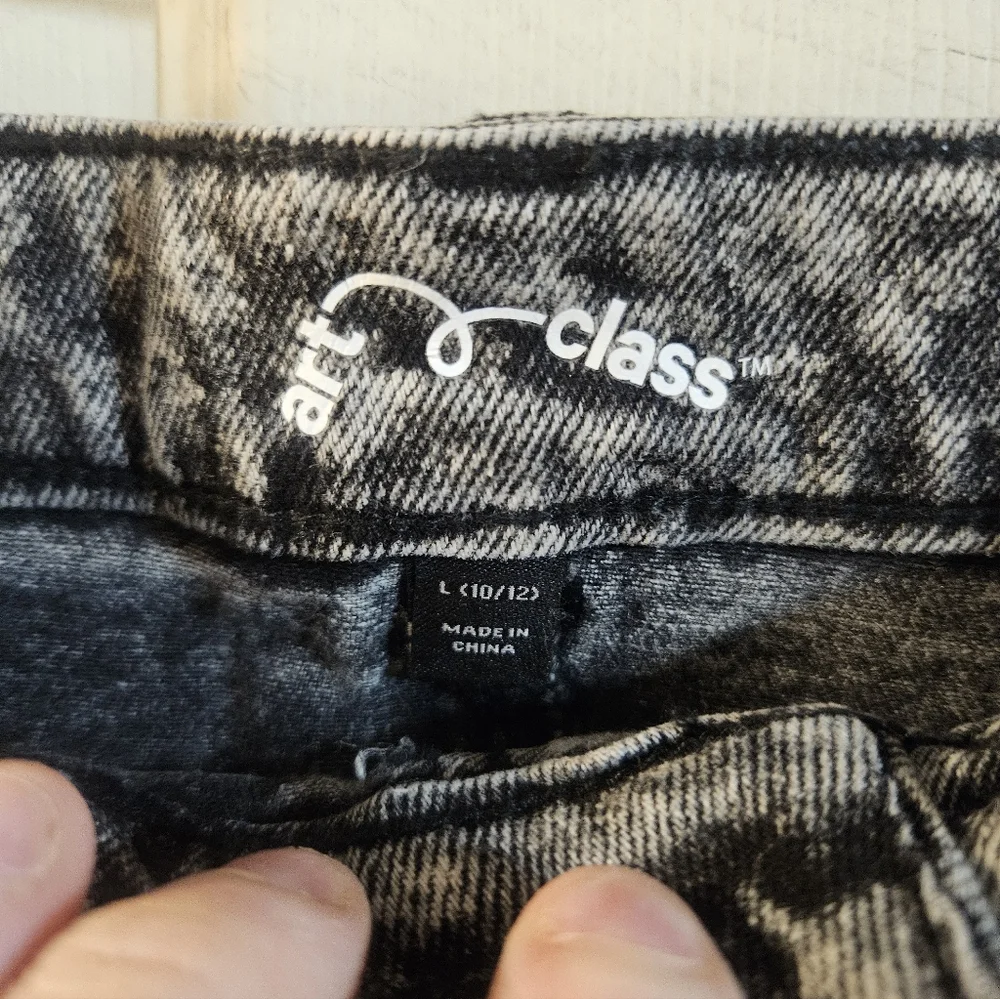 ART CLASS BLACK FLORAL SKIRT: NEW WITH TAGS: SIZE L (10/12)